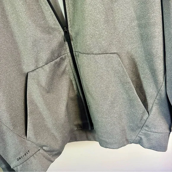 🥂SOLD🥂NIKE Dri-Fit XL Men’s Grey Zip Hooded Jacket - Picture 5 of 7